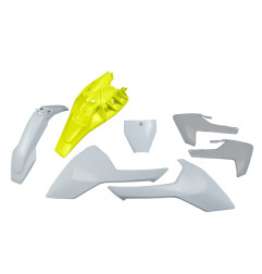UFO KOMPLET PLASTIKÓW HUSQVARNA TC 85 '18-'24 KOLOR OEM '23-'24 ( BIAŁY / ŻÓŁTY / SZARY ) (HU620E999D)