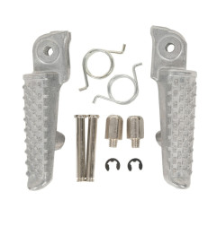 BIKETEC PARTS ZESTAW PODNÓŻKÓW (PODNÓŻKI) KIEROWCY KOMPLETNY Z MOCOWANIAMI HONDA CBR 600RR '07-14 KOLOR SREBRNY