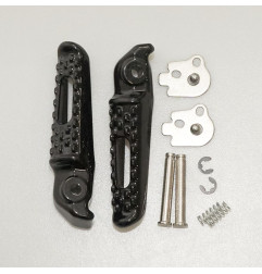 BIKETEC PARTS ZESTAW PODNÓŻKÓW (PODNÓŻKI) PASAŻERA KOMPLETNY Z MOCOWANIAMI HONDA CBR 600RR / CBR 1000RR '03-14 KOLOR CZARNY
