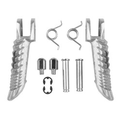 BIKETEC PARTS ZESTAW PODNÓŻKÓW (PODNÓŻKI) KIEROWCY KOMPLETNY Z MOCOWANIAMI SUZUKI GSXR 600/750/1000 '01-14 KOLOR SREBRNY