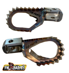 FM-PARTS OFFSET SPODNÓŻKI (KOMPLET) STAINLESS FOOTPEGS KTM / HUSQVARNA / GAS GAS '24 KOLOR STALOWY